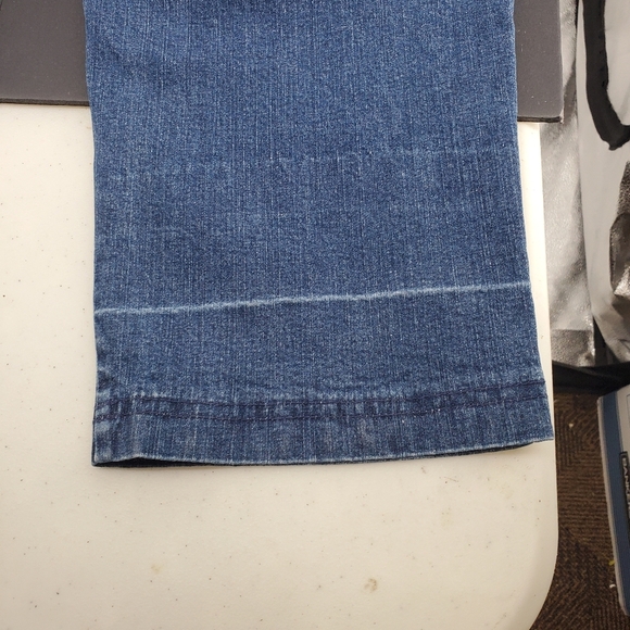 Croft & Barrow Woman's 2X Short Blue Denim Pull-On Jeans Elastic Waist Stretch - Picture 3 of 12